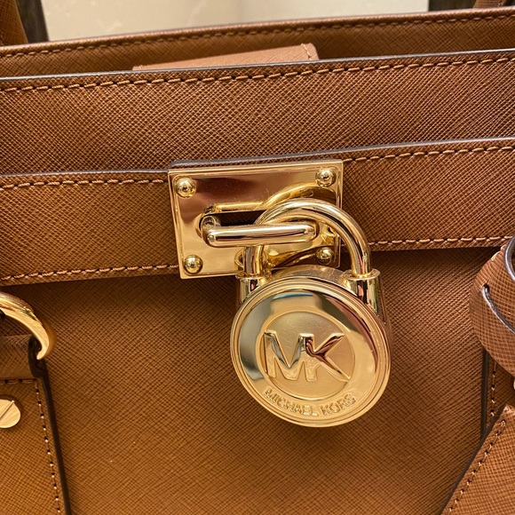 Michael Kors HAMILTON Large EW Satchel brown purse.  Lightly used. - Picture 2 of 9